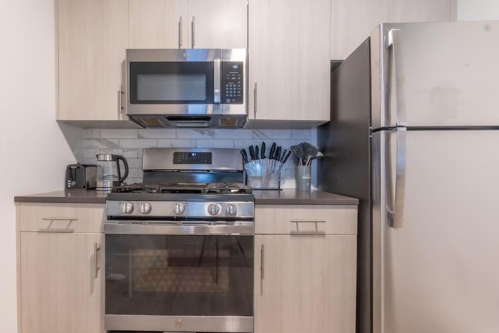 2 Bedroom 2 Bath Suite, Near American Dream And The Airport, Free Parking, King Bed And 2 Queen Beds, Washer And Dryer Orange 외부 사진