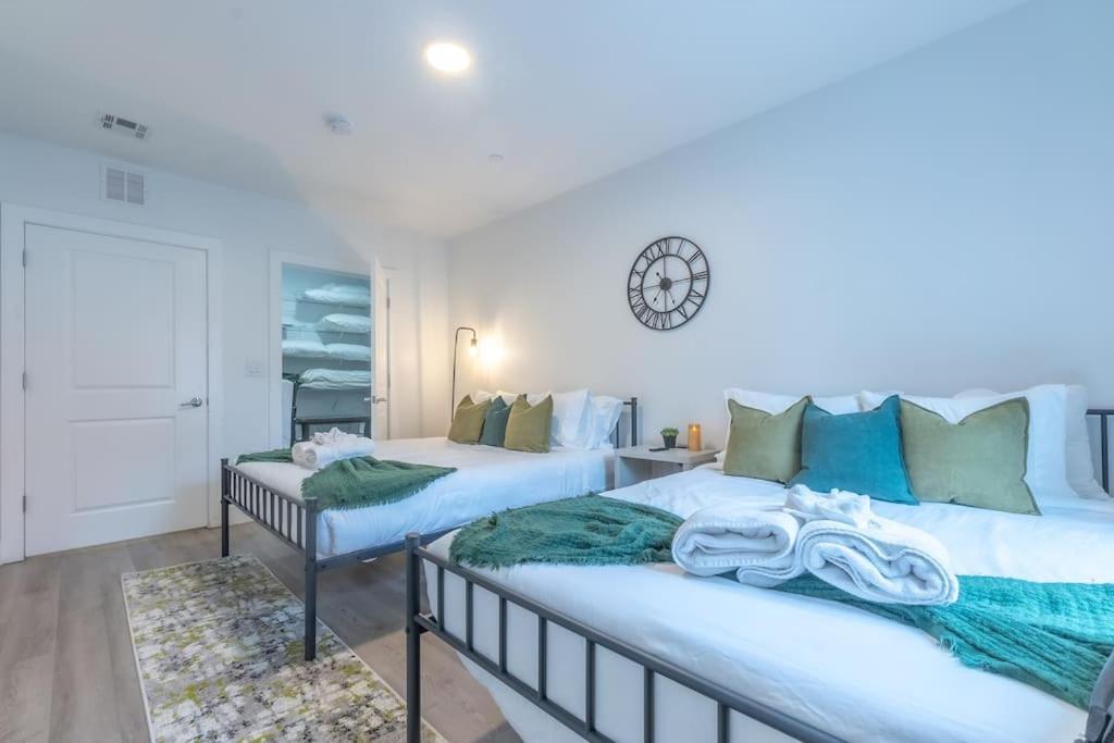 2 Bedroom 2 Bath Suite, Near American Dream And The Airport, Free Parking, King Bed And 2 Queen Beds, Washer And Dryer Orange 외부 사진