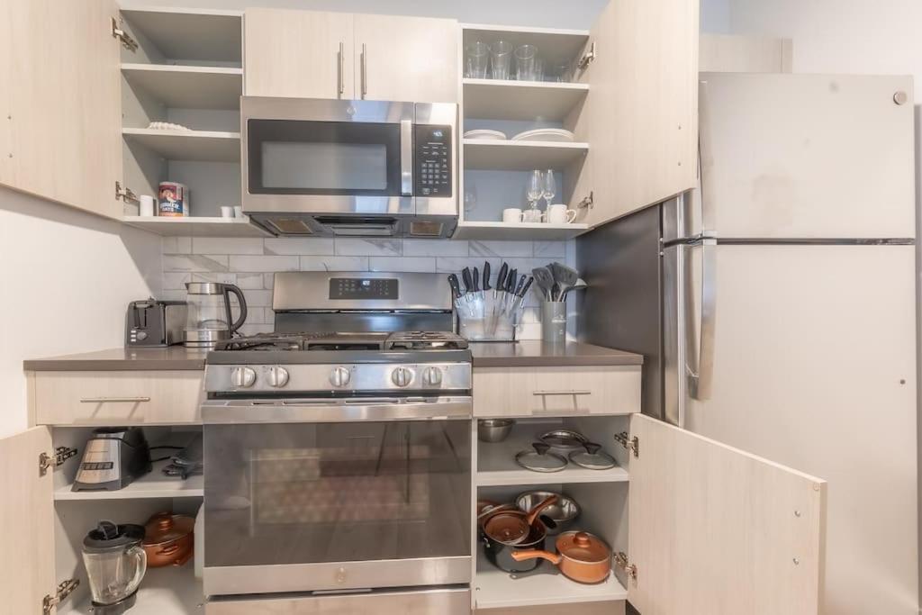 2 Bedroom 2 Bath Suite, Near American Dream And The Airport, Free Parking, King Bed And 2 Queen Beds, Washer And Dryer Orange 외부 사진