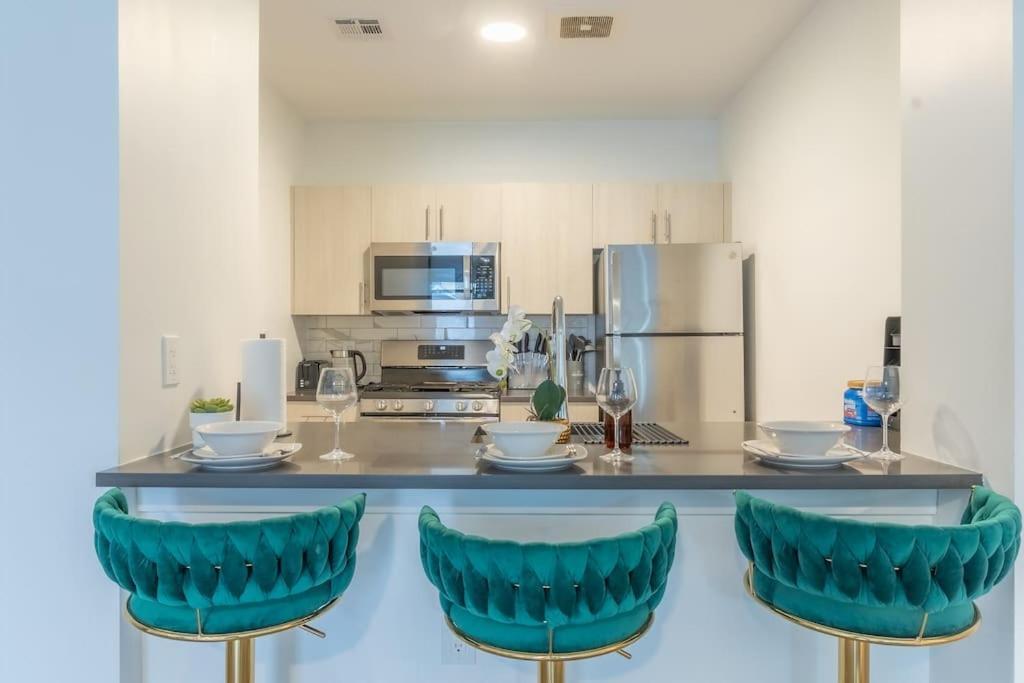 2 Bedroom 2 Bath Suite, Near American Dream And The Airport, Free Parking, King Bed And 2 Queen Beds, Washer And Dryer Orange 외부 사진